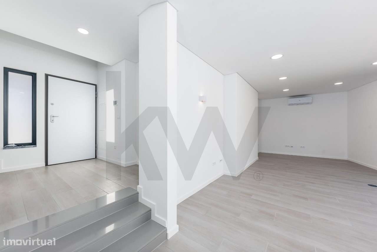 Moradia T3 Nova com Jardim, Terraço e Estacionamento – Próxima da CREL - Grande imagem: 3/60