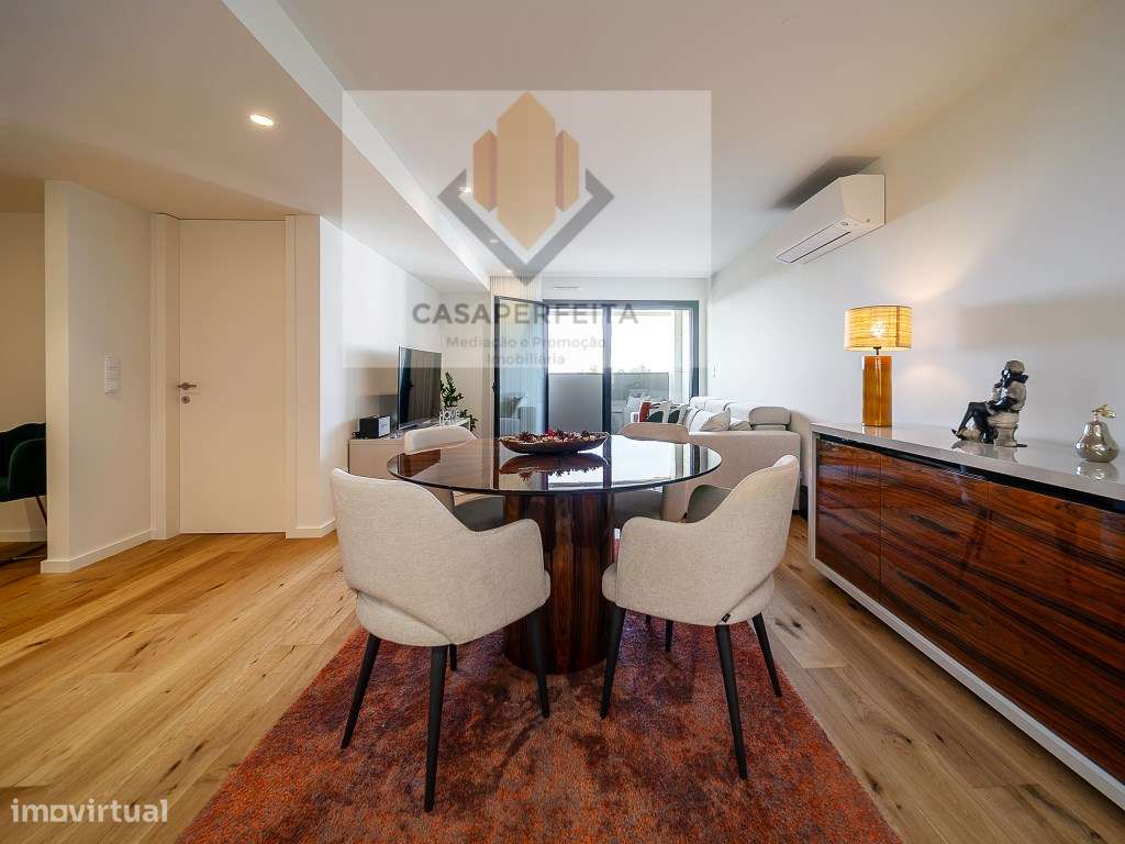 Apartamento T2 de Luxo com Varanda, Lugar de Garagem e Arrumo - Jun...-10