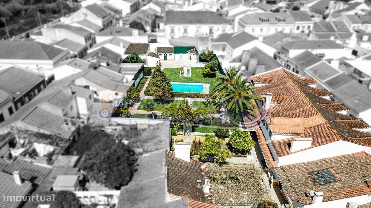 Moradia de 11 assoalhadas situada no centro de Benavente (B570) - Grande imagem: 3/51