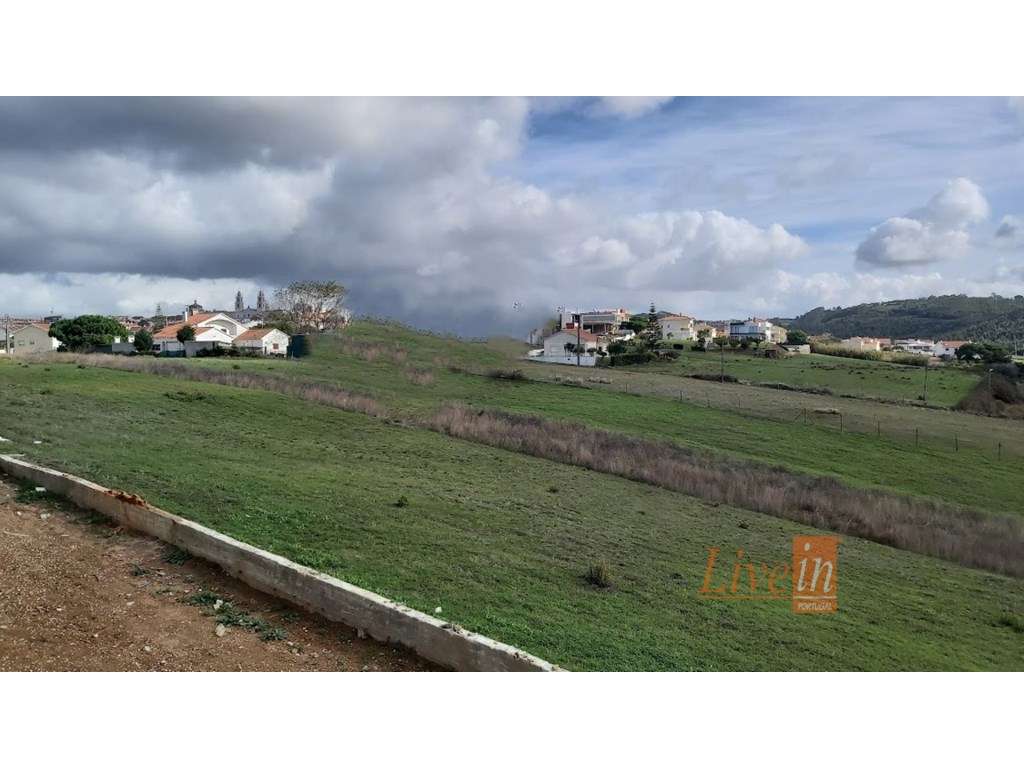 Moradia T4 Nova com Piscina e Jardim em Condomínio Privado em Mafra-10