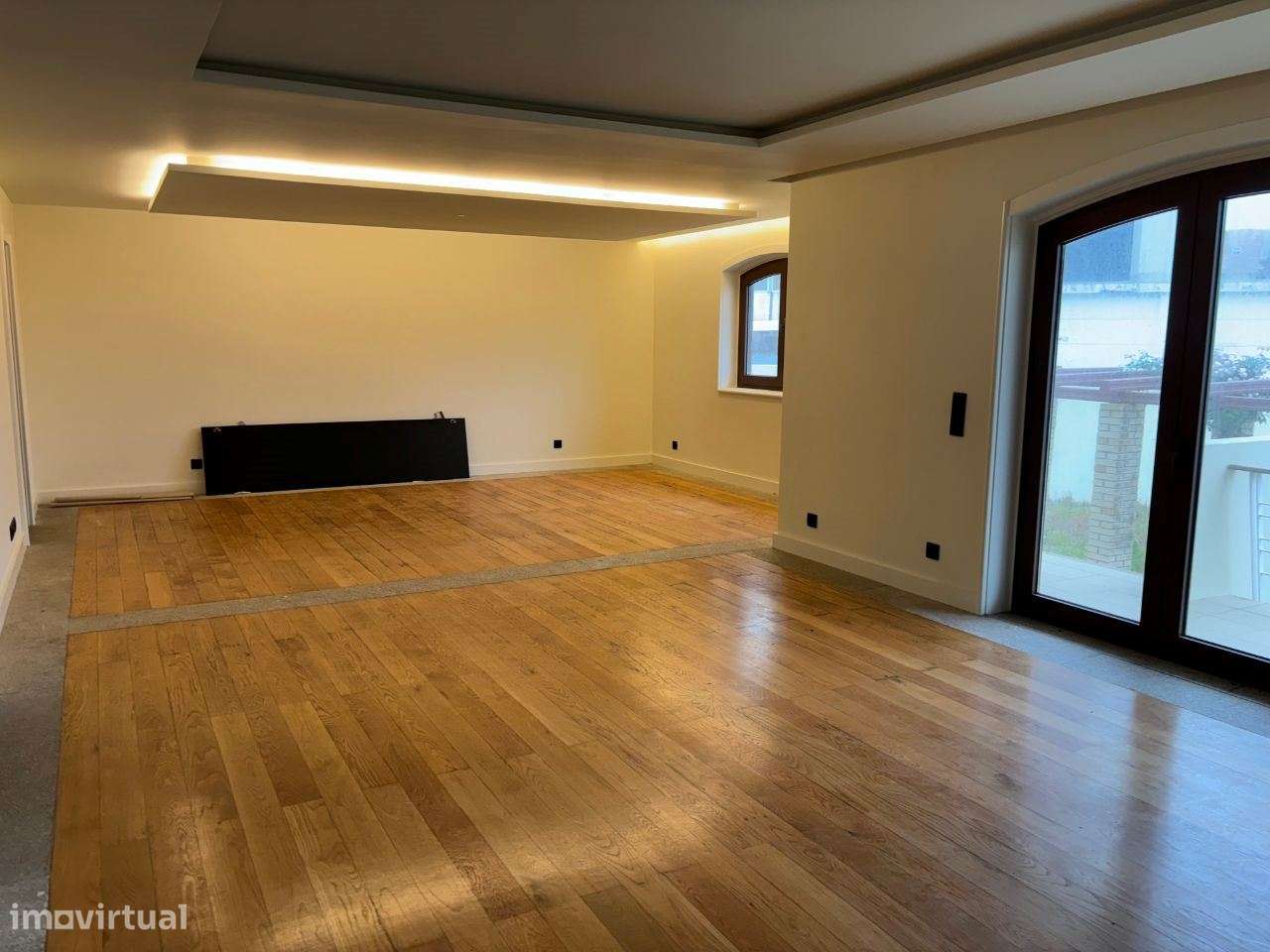 Magnífica Moradia 4 frentes/2 suites/garagem 4 carros/a 350m da praia-9