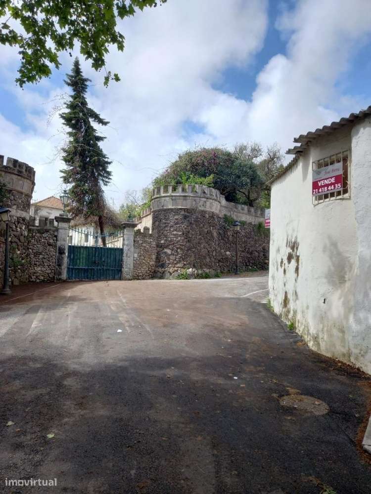 Prédio - Edifício de moradia T4, mais 3 Div. Susc. Utilz. Independente-12