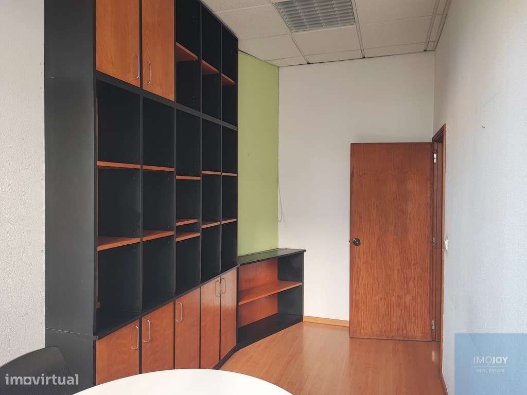 Escritório Situado na Avenida 25 de Abril em Cascais - Grande imagem: 3/24