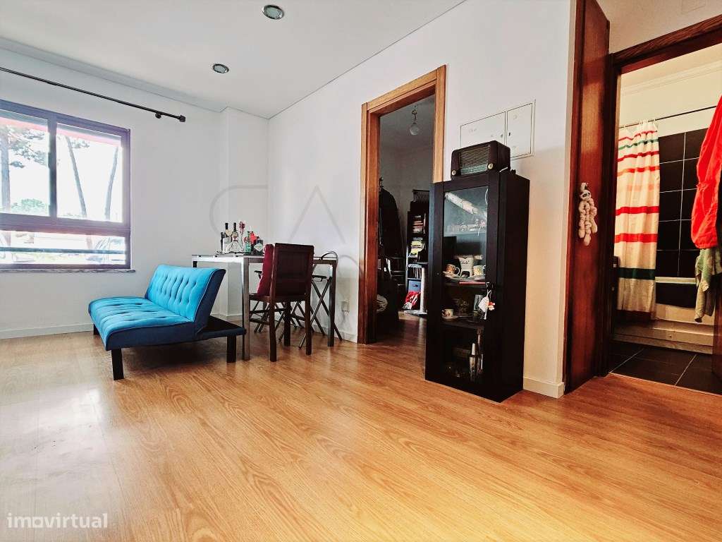 Apartamento T1+1 na Quinta do Conde com Arrecadação - Grande imagem: 2/23
