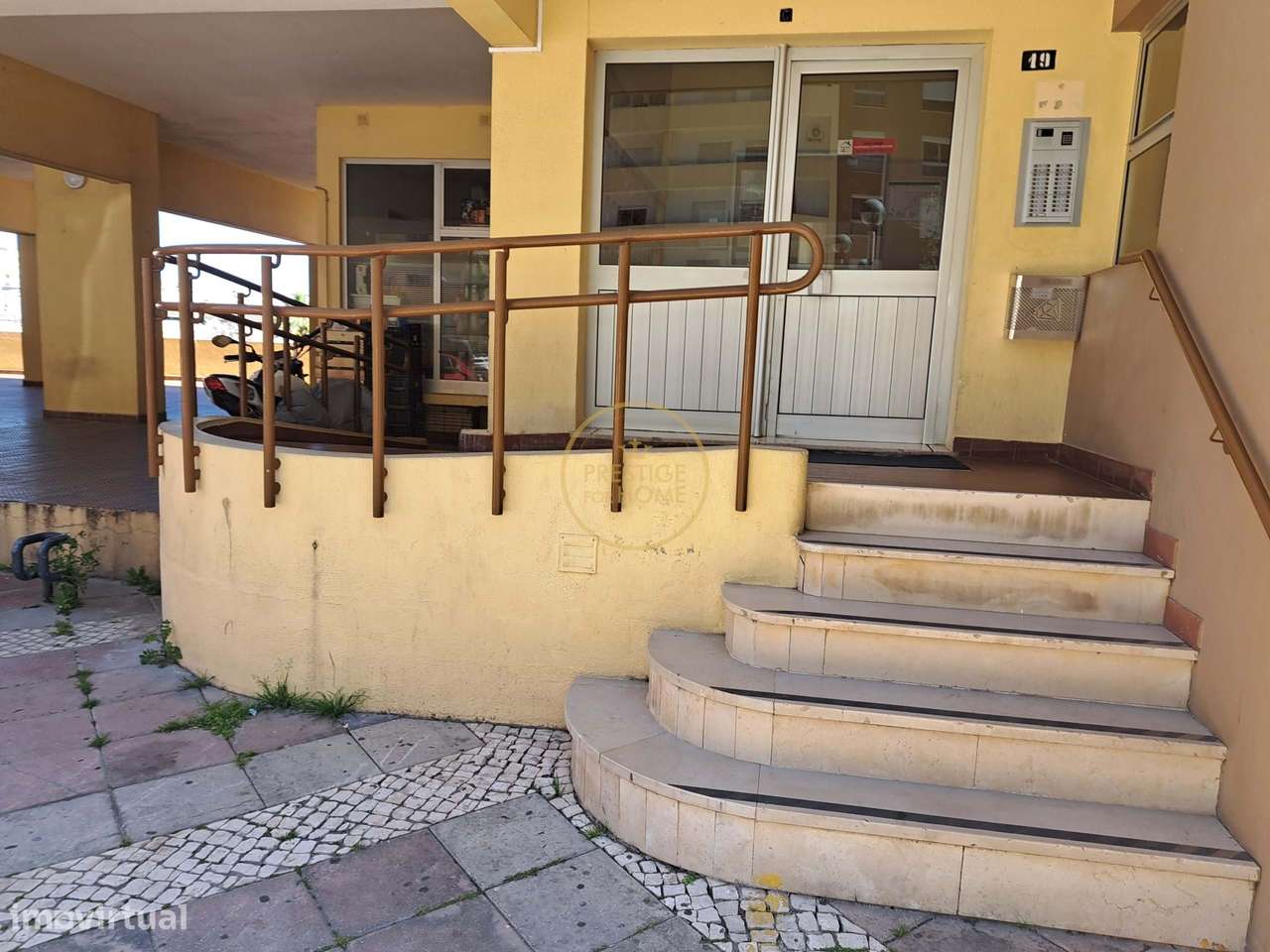 APARTAMENTO T3 EM LOCALIZAÇÃO CENTRAL  - FARO-7