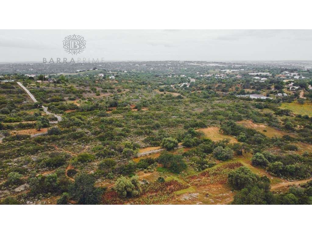Terreno com casa em Estói - Grande imagem: 2/11