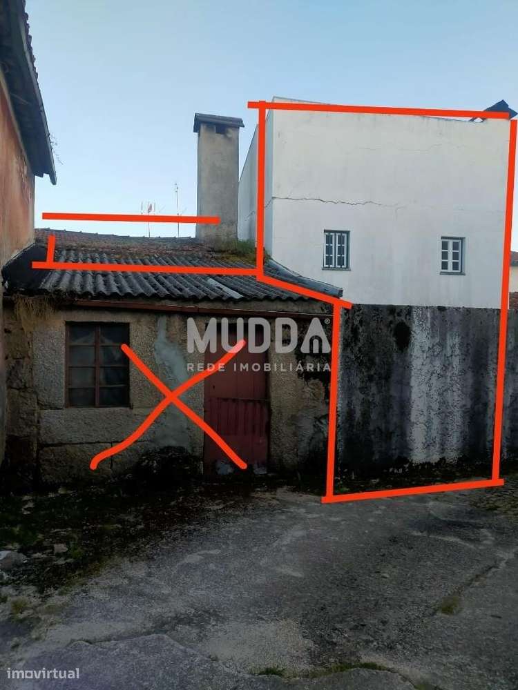 Duas moradias e uma garagem para venda em Gouveia-18