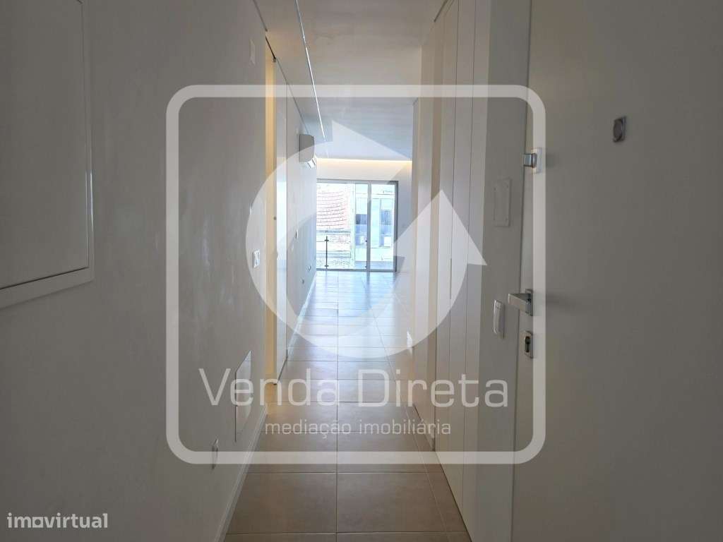 Apartamento T4 no 'Baía Residence' no Barreiro.-7