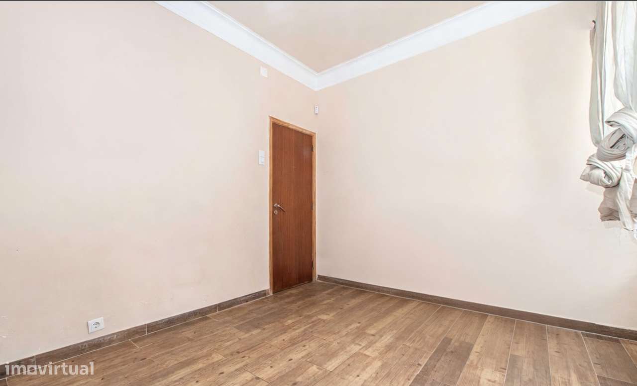 Apartamento T2 na Penha de França em prédio com elevador-9