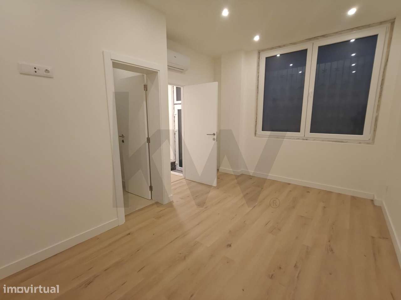 Estúdio T0 Remodelado com 23,5m2 – Foros de Amora (Oportunidade) - Grande imagem: 2/11