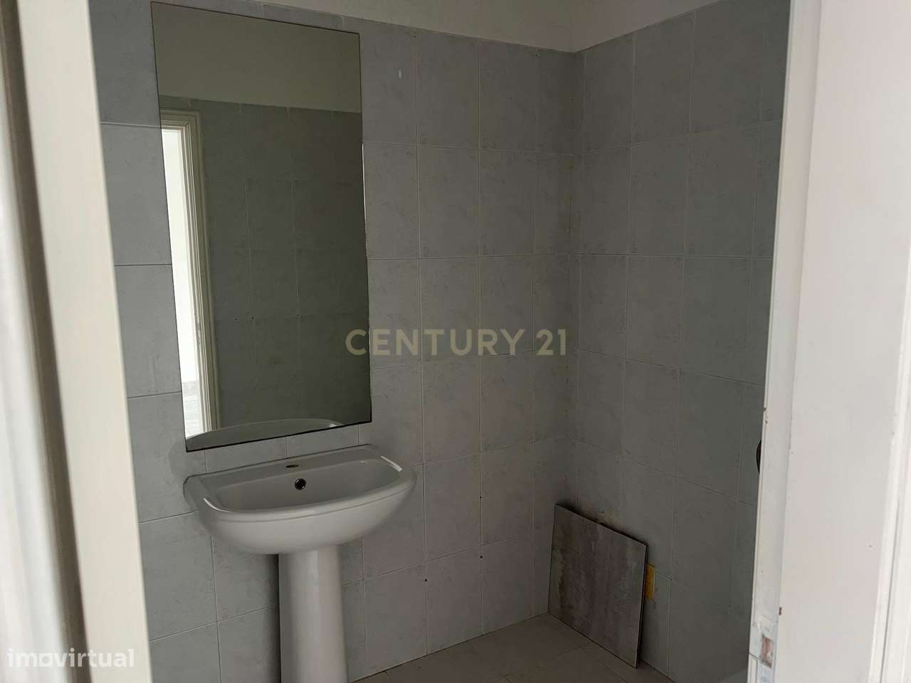 Loja para venda em Porto Salvo com varanda-8