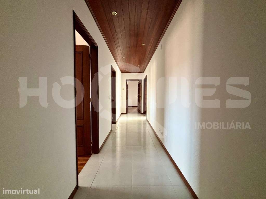 T4 com Garagem | 146 m² | 2 Suítes | Varandas com Vista Mar e Cidad... - Grande imagem: 3/33