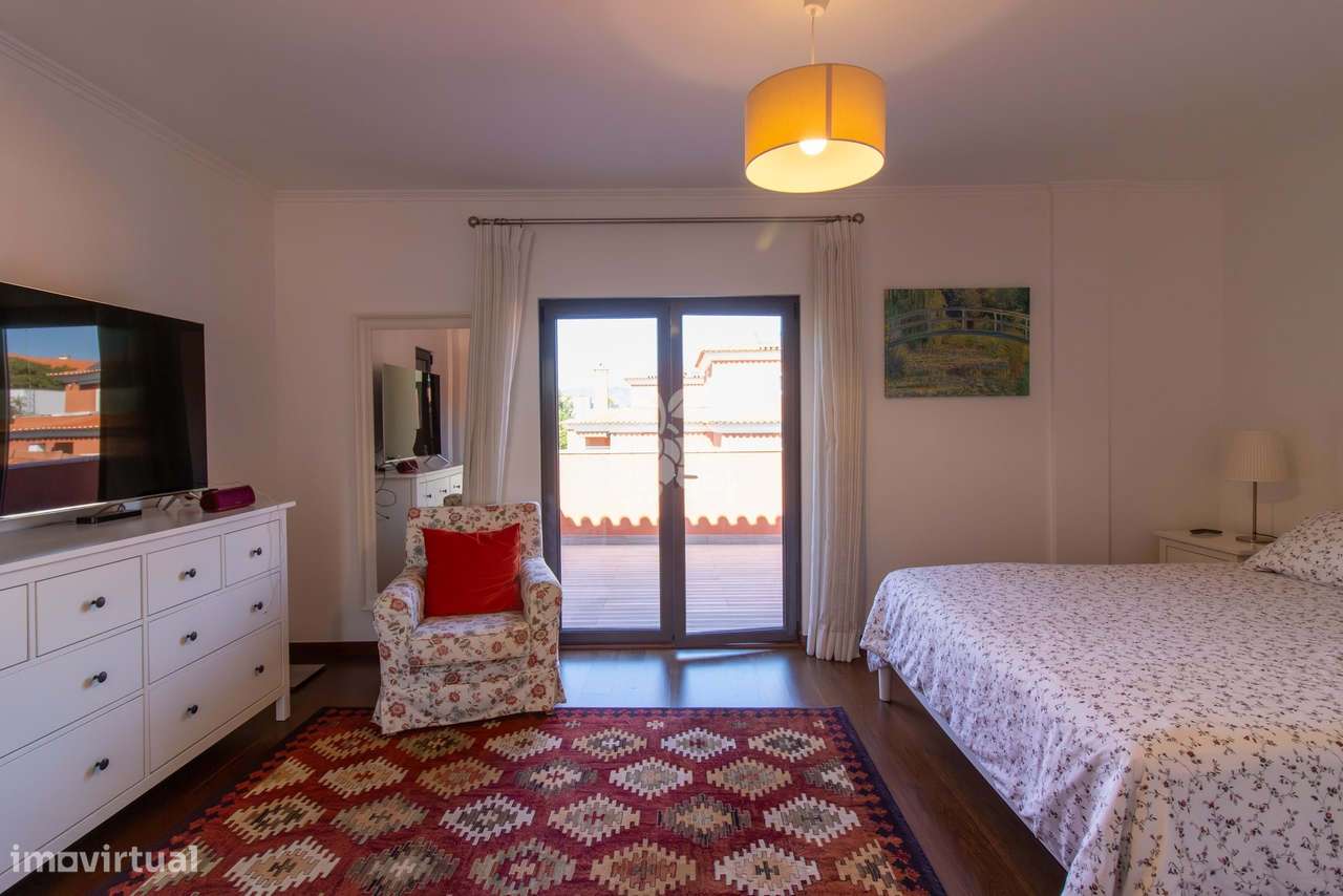 Apartamento T4 Duplex Costa da Guia-37