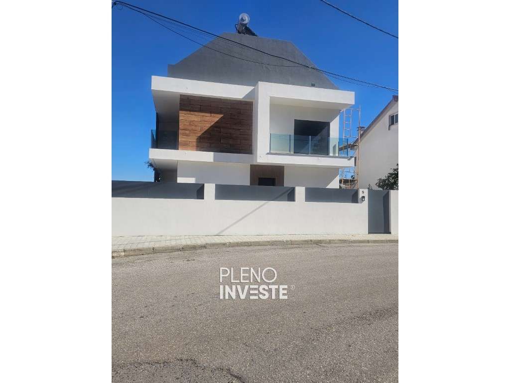 Moradia V3 com piscina Nova construção em Pinhal de Frades-24