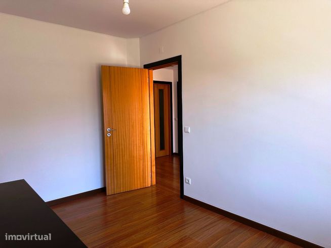 Apart amento T.4 - Eq., cond. c. piscina e p. infantil, Marinha Grand-11