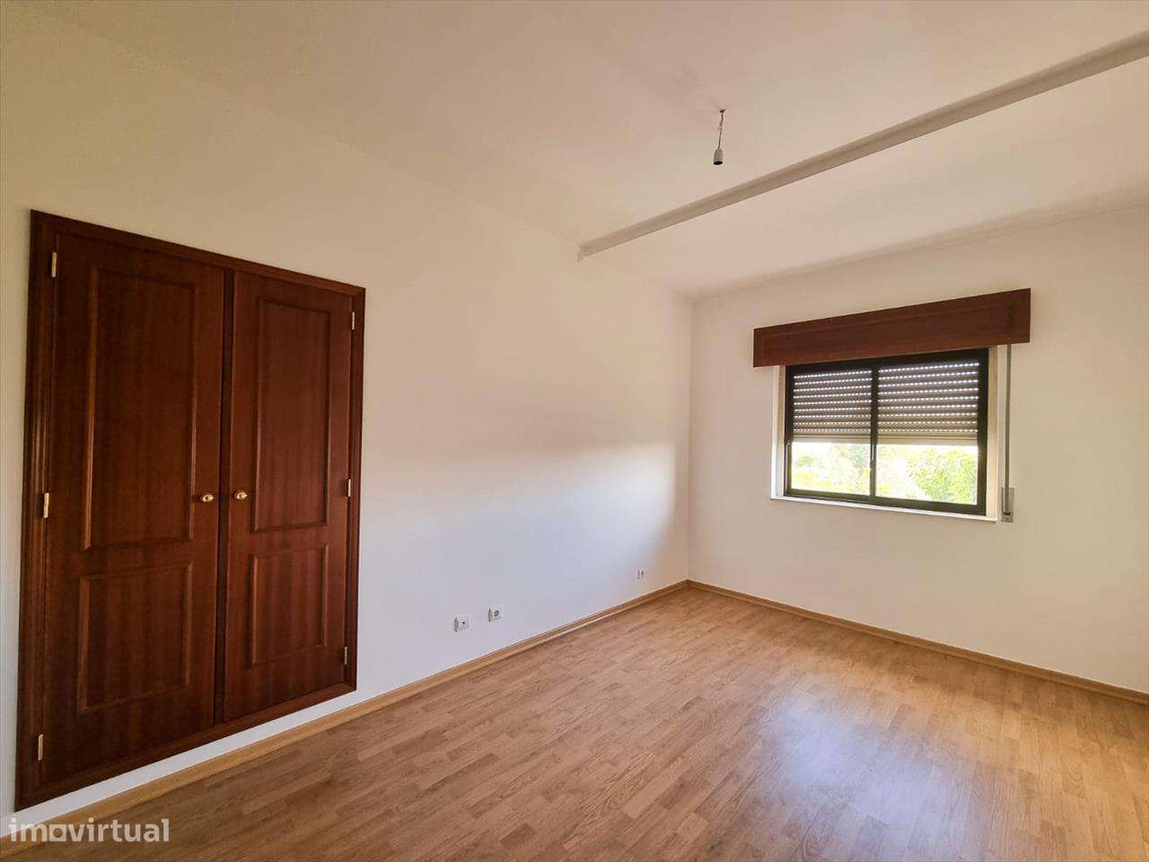 Apartamento T2 Renovado em Santarém com Parqueamento e Arrecadação-6
