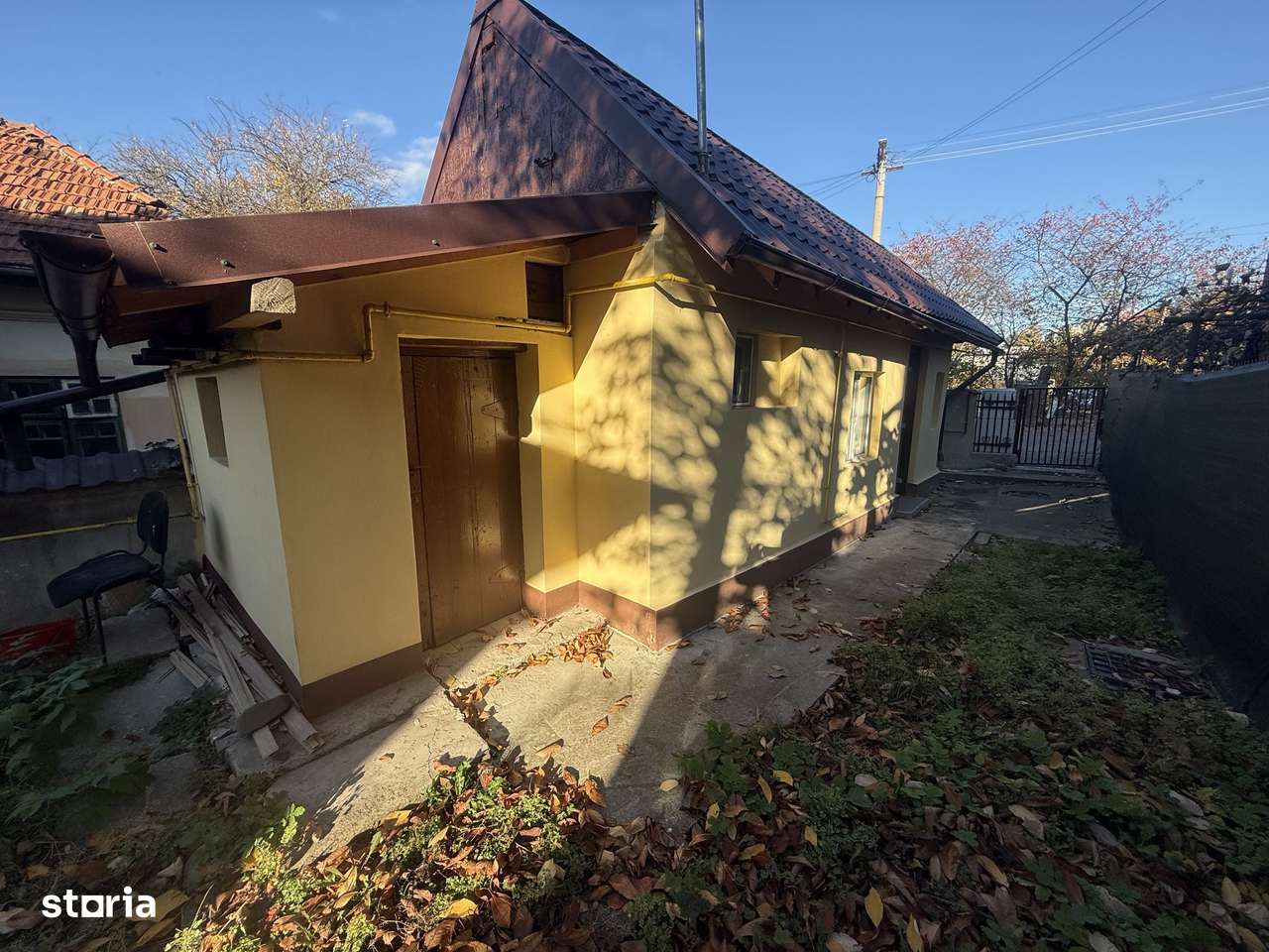 2 corpuri de Casă renovate + teren 125 mp Campina - Imagine principală: 4/20