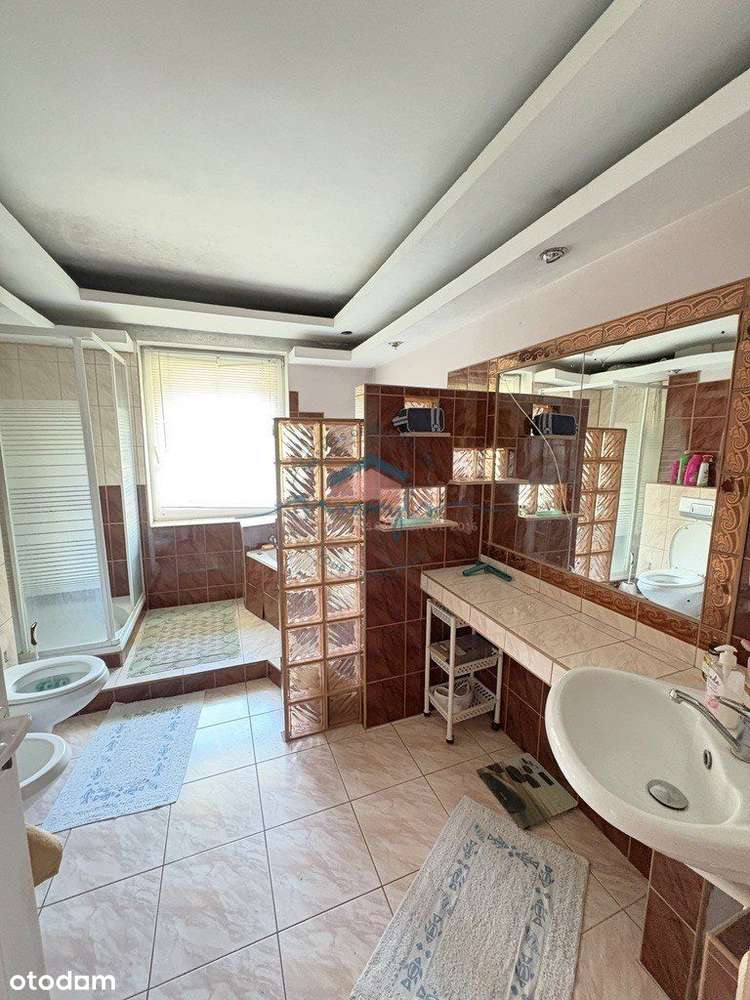 Duży dom w lubianej okolicy w okazyjnej cenie!-7