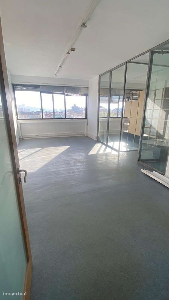 Escritório de 447m², com privilegiada vista, no Centro do Porto-15