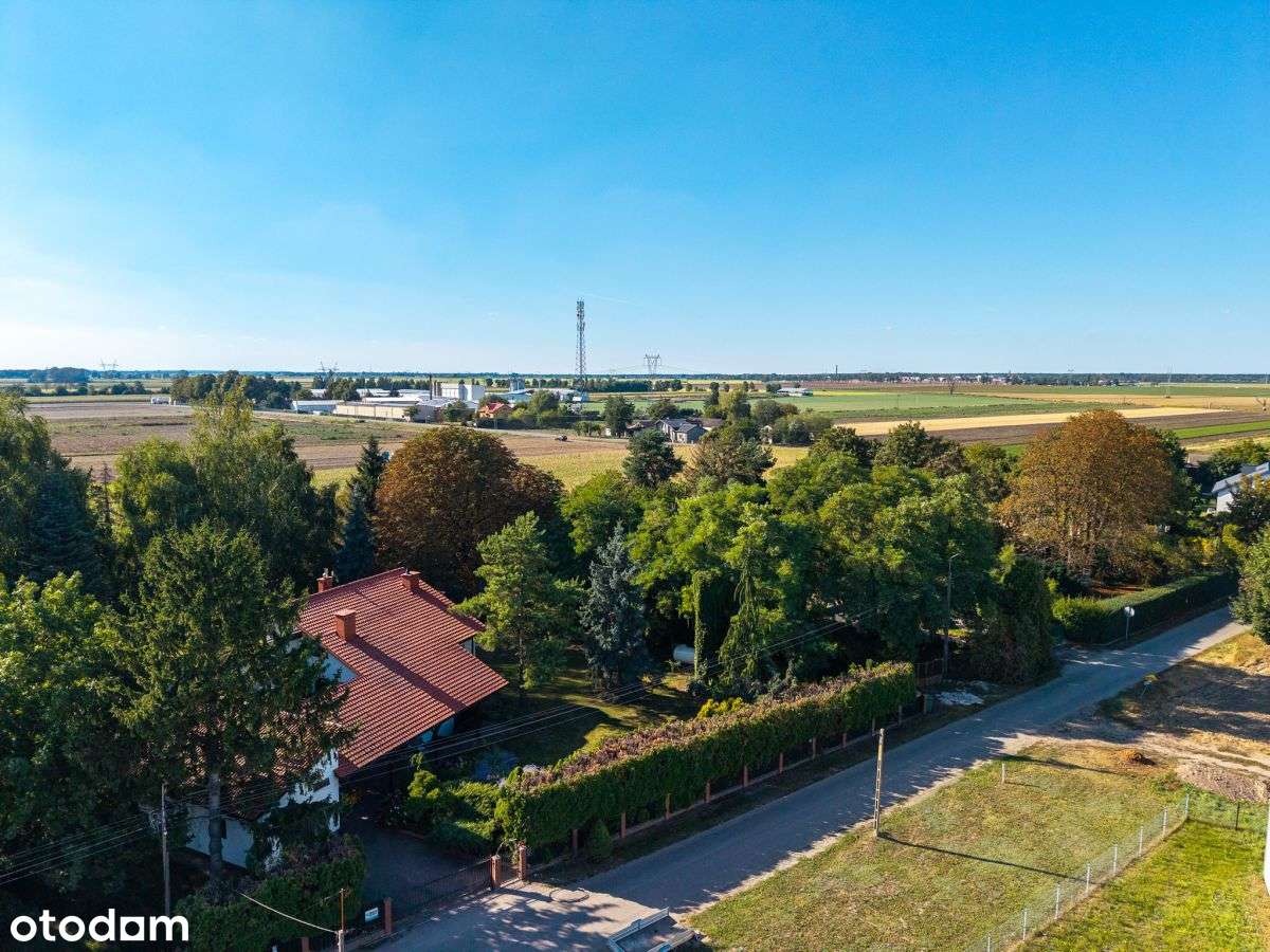 Wyjątkowy dom z garażem i przestronną działką-1