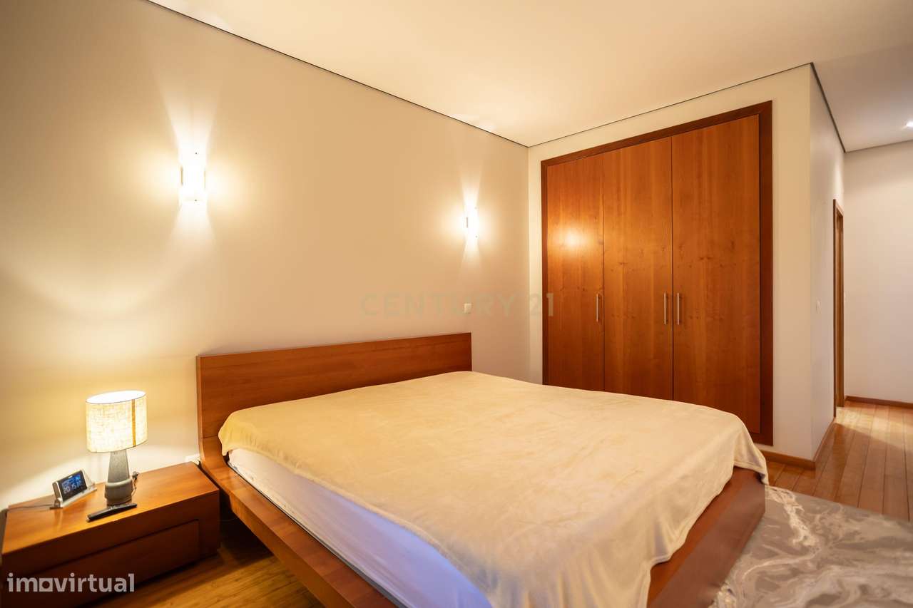 Um Apartamento com Alma de Moradia ; T3+1 + Terraço de 143 m²-29