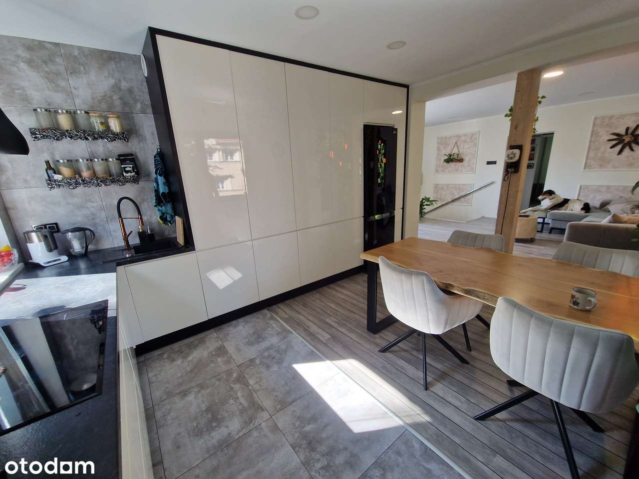 Piękne dwupoziomowe mieszkanie z tarasem i ogrodem-14