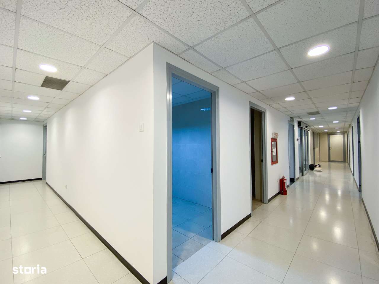 Cladire cu functiuni mixte - Imagine principală: 5/20