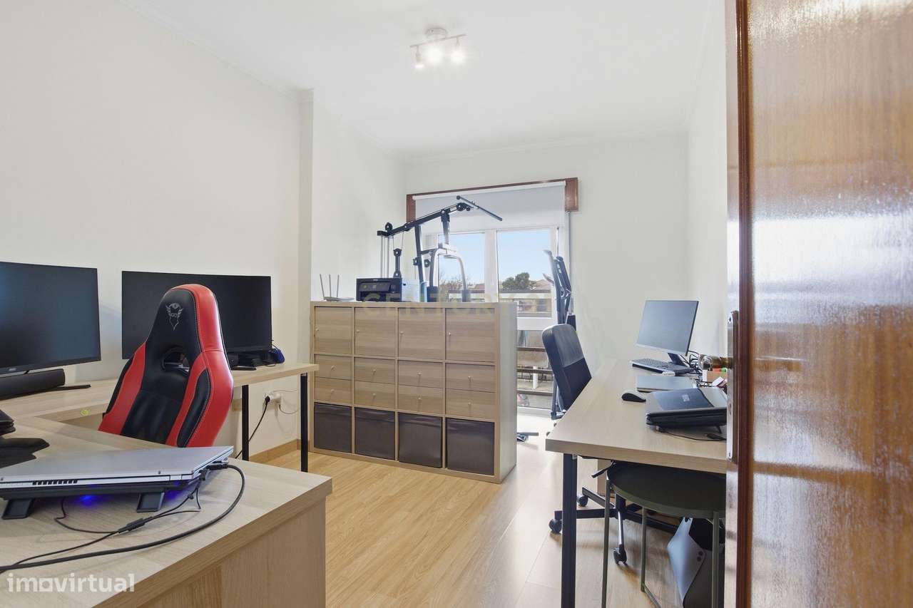 Apartamento T3 à Venda em Casal de Cambra – Excelente Estado de Conser-17