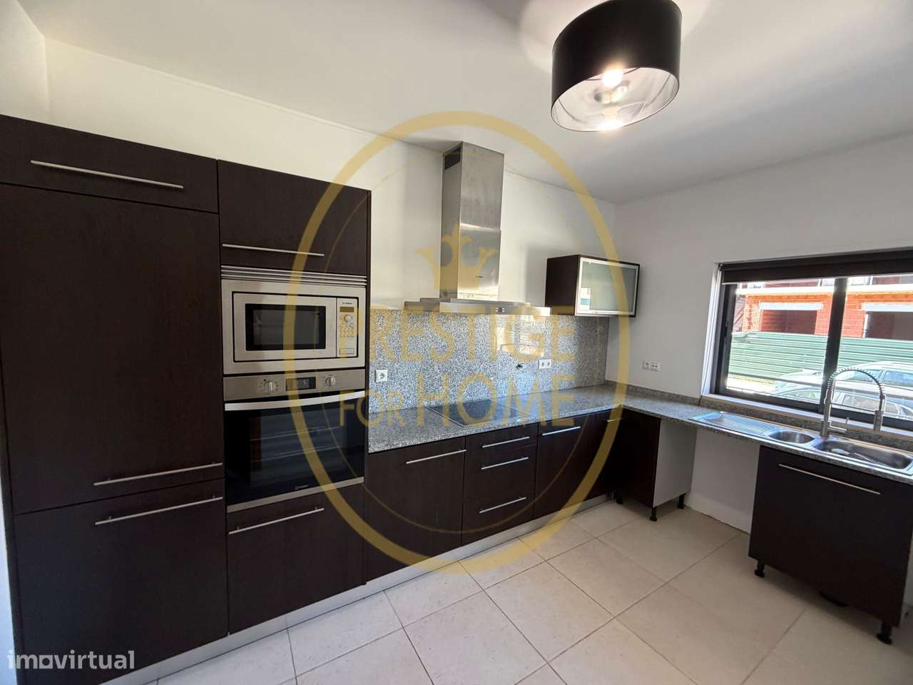 Moradia T5 com Piscina e Garagem Fechada em Condomínio Privado – Boliq-11