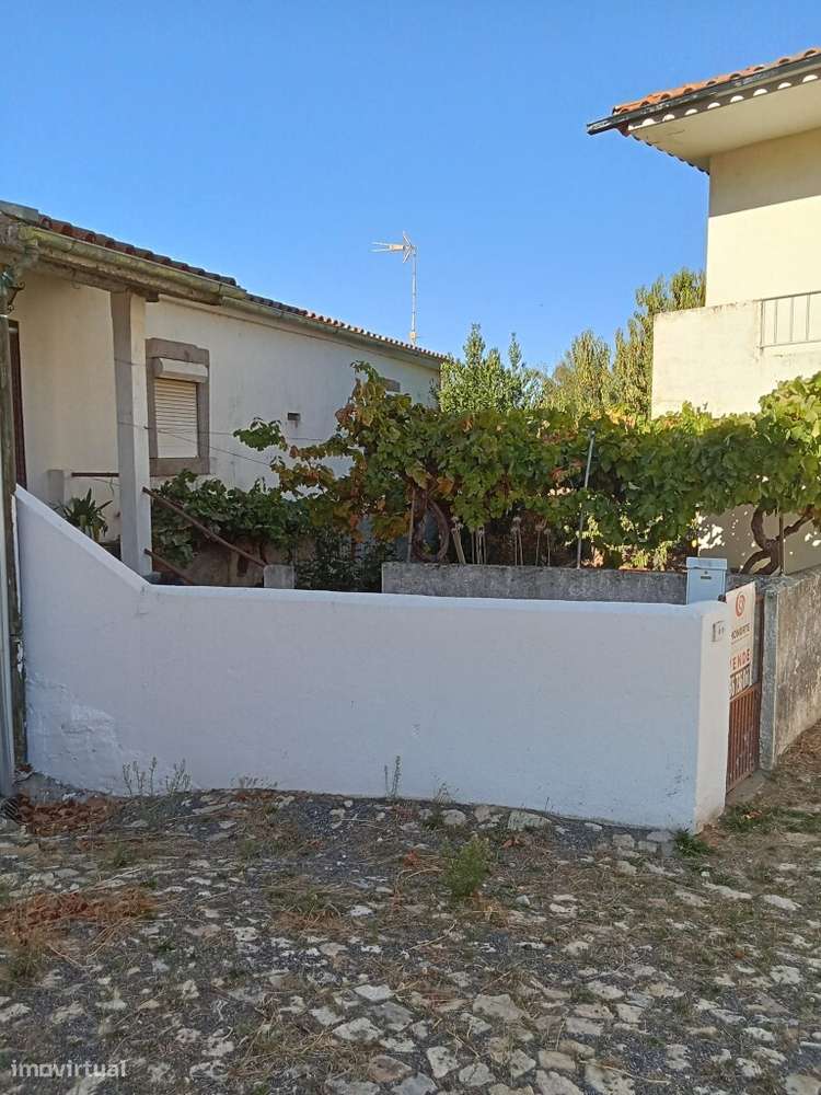 Casa 2 Pisos para Restauro – Rio Frio, Bragança-5