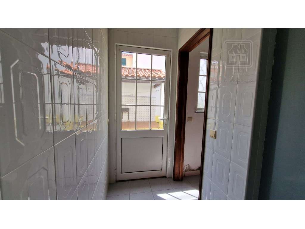 VENDA de MORADIA - VIVENDA T4+1 com Jardim e Garagem - Relva, Ponta...-30