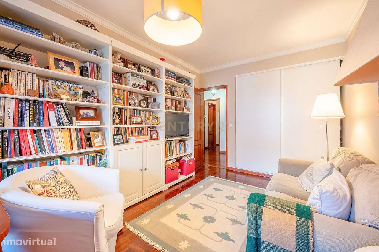 Apartamento T3, com Box de 85 m2 e Arrecadação em Odivelas-8