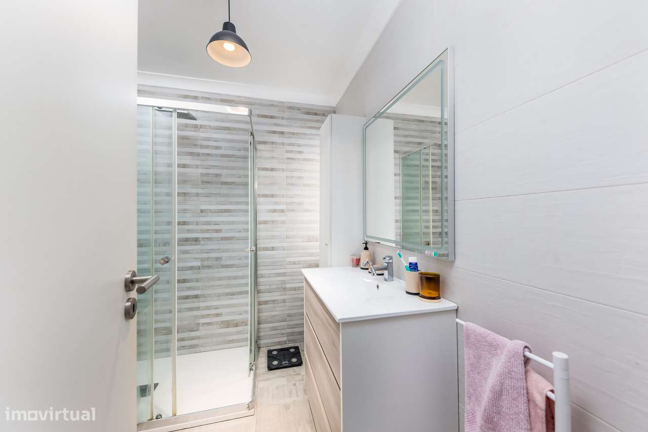 Apartamento 3 assoalhadas | Remodelado | Arrecadação | 5m do Metro-16
