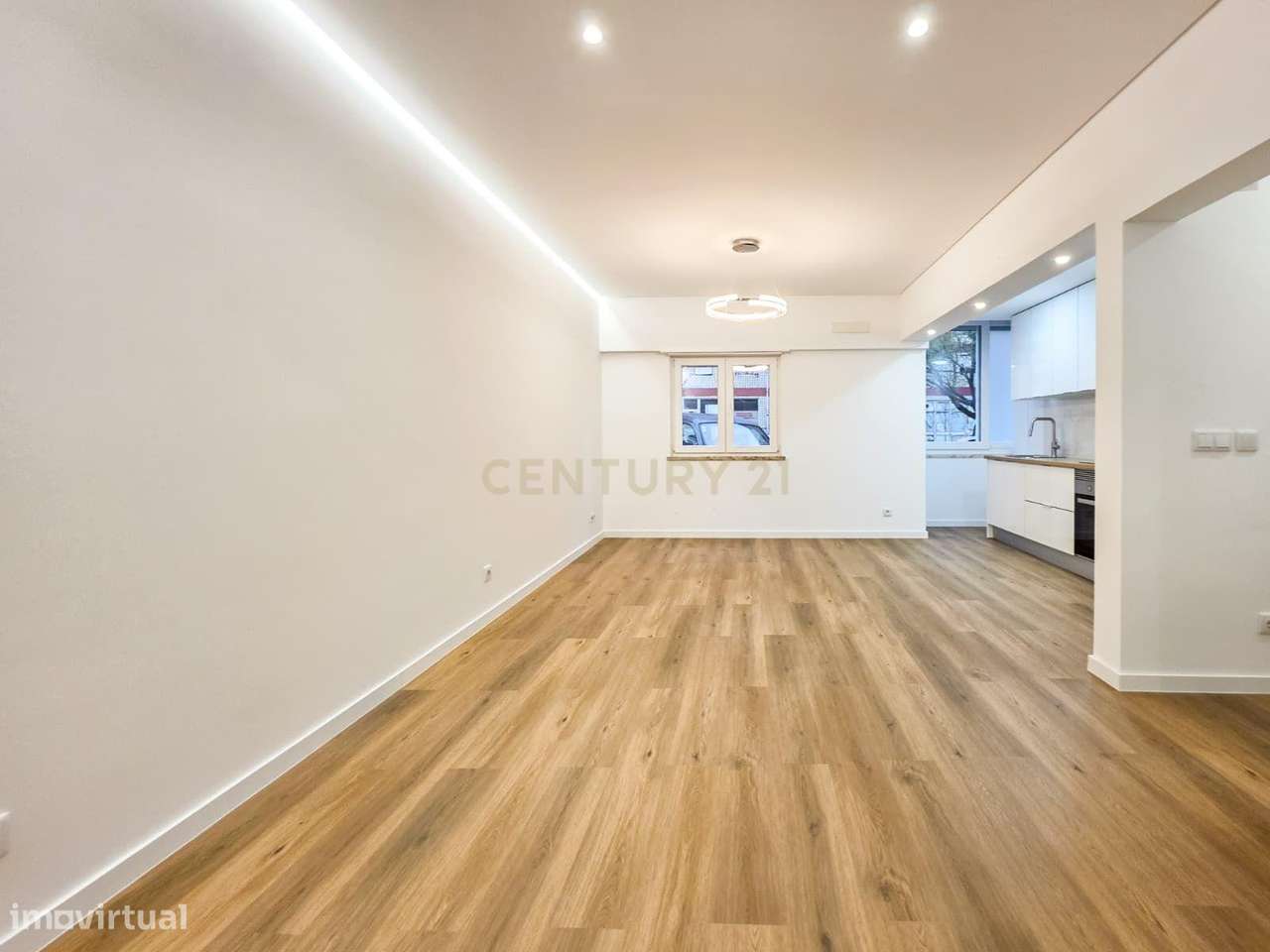 Apartamento Renovado em Setúbal com Vista para a Cidade-12