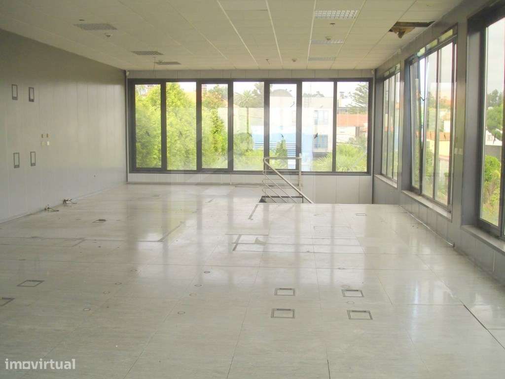 Edifício de Escritórios / Atividade industrial / Armazém em Cortegaça - Grande imagem: 4/60