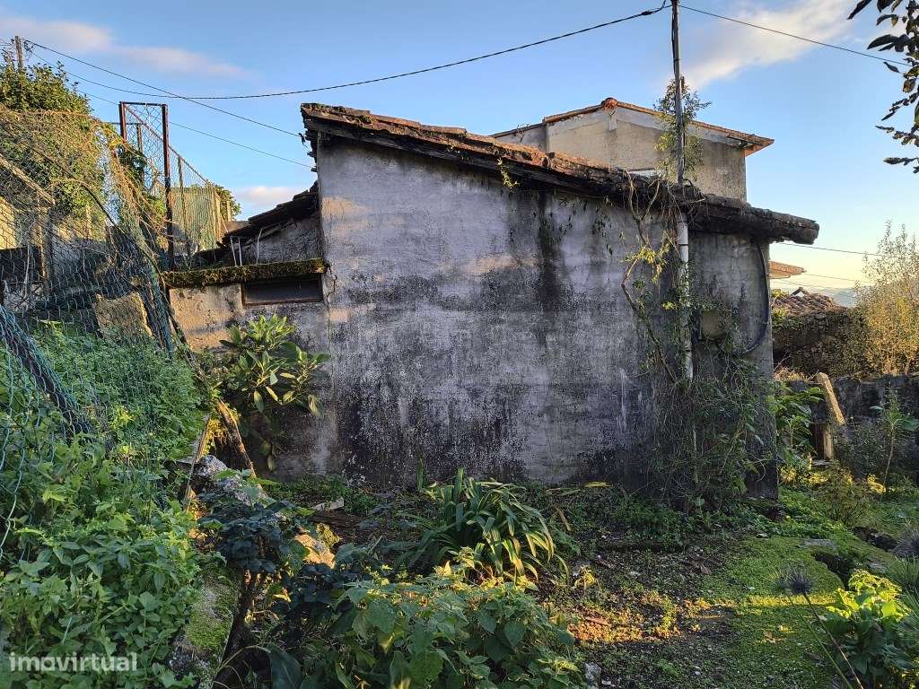 Terreno com casa para restaurar-1