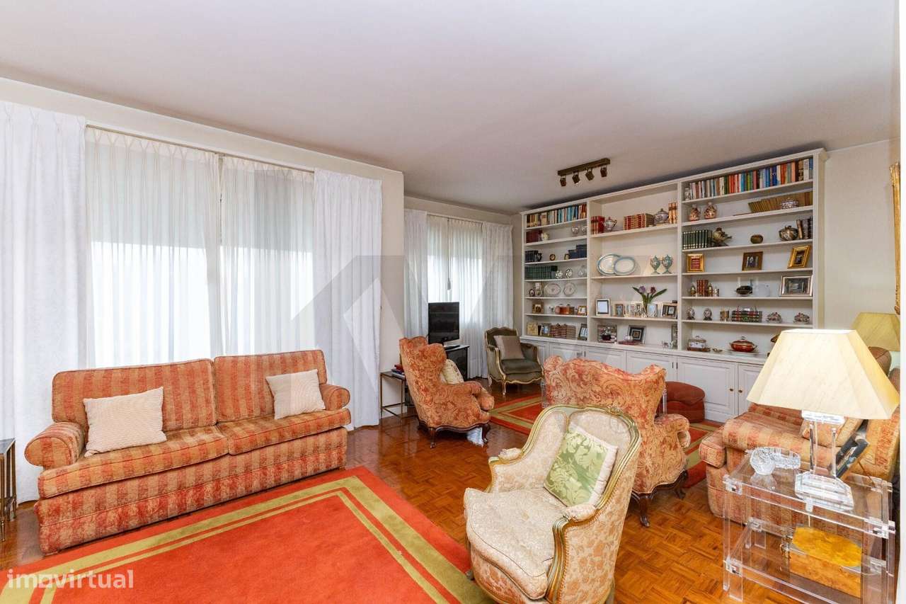 Oportunidade Na Praca Velasquez Apartamento T5 Utilizado Como T3 1