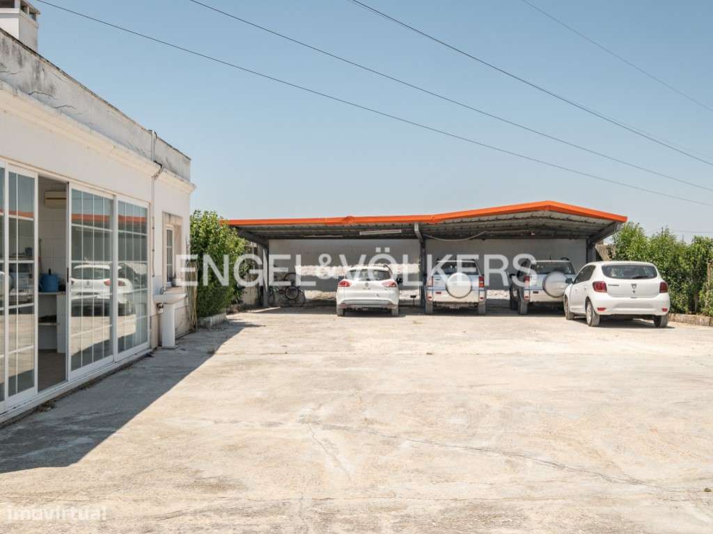 Versátil Moradia T7 no Montijo-46