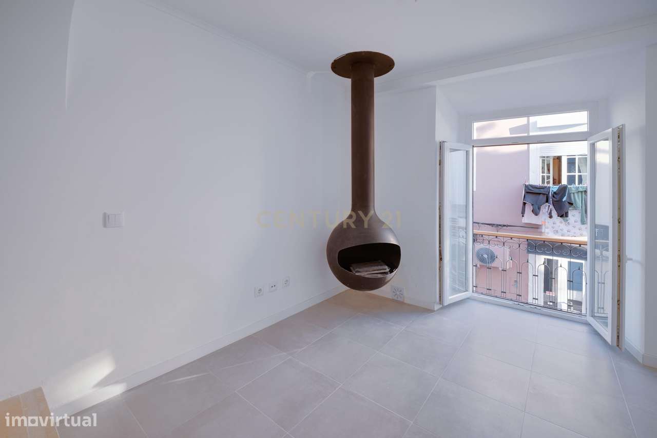 Prédio c/ 2 apartamentos (T1 e T2) com Pátio e Terraço - Centro Histór-43