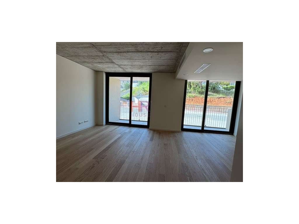 Junto ao Fórum Coimbra vende-se t1 com aparcamento privativo.-31