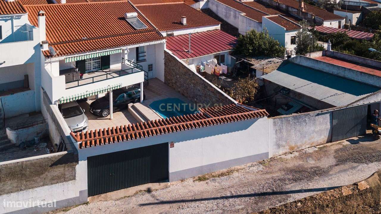 Moradia T3 em Mourão com piscina e vista para o Castelo - Grande imagem: 3/27