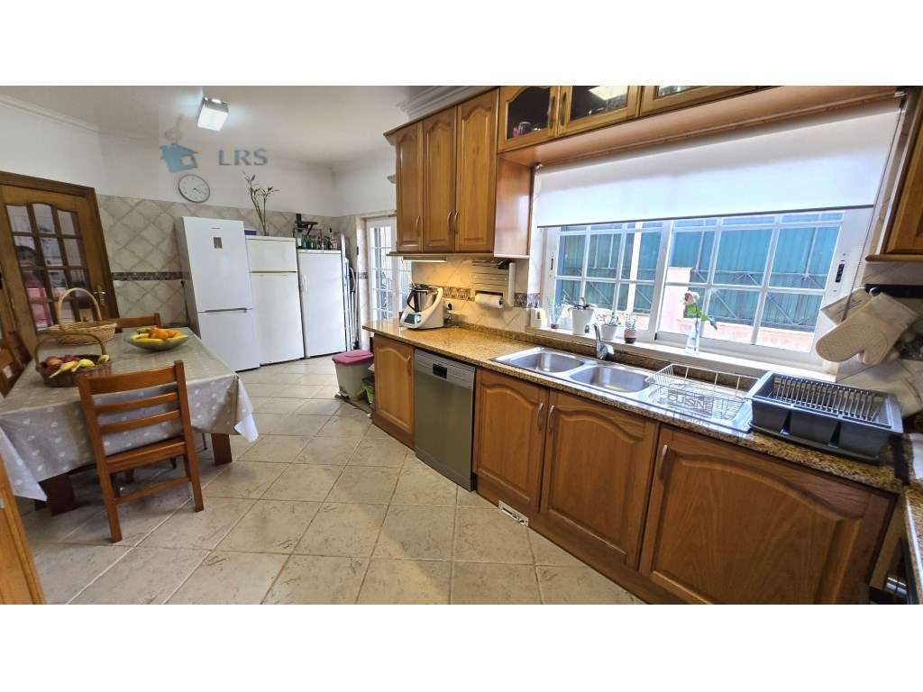 Moradia em Alcoitão - Excelente Oportunidade

Situada numa zona r...-20