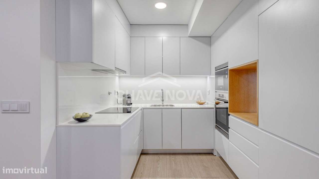 Apartamento T2 c/ Varanda e 2 Lugares de Garagem-Constituição/ Marquês-6