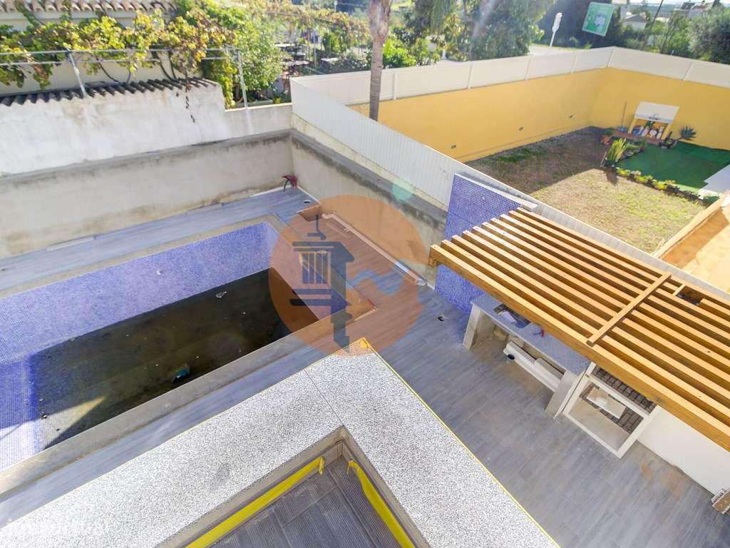 Moradia Isolada V4 com Piscina em Construção-20