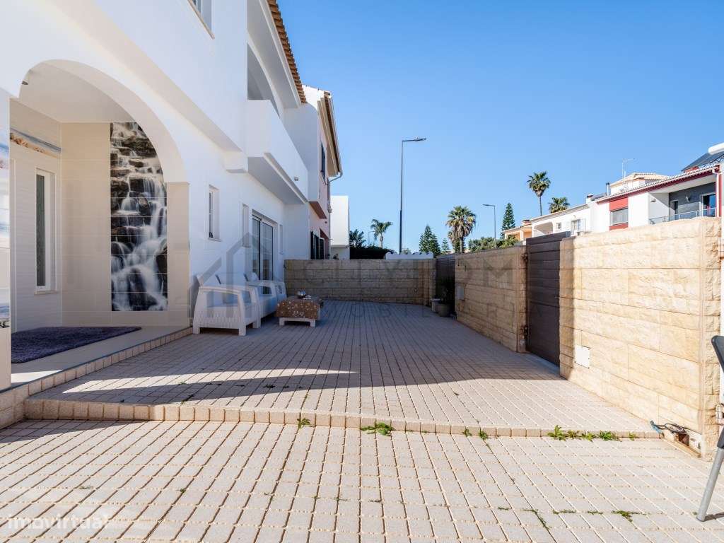 Moradia T3 com piscina e garagem em Lagoa-44