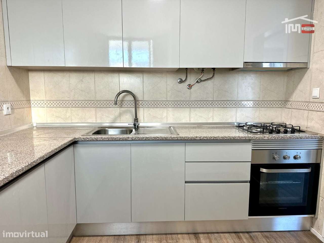 Fantástico Apartamento T3 Remodelado - Afonsoeiro - Grande imagem: 1/28