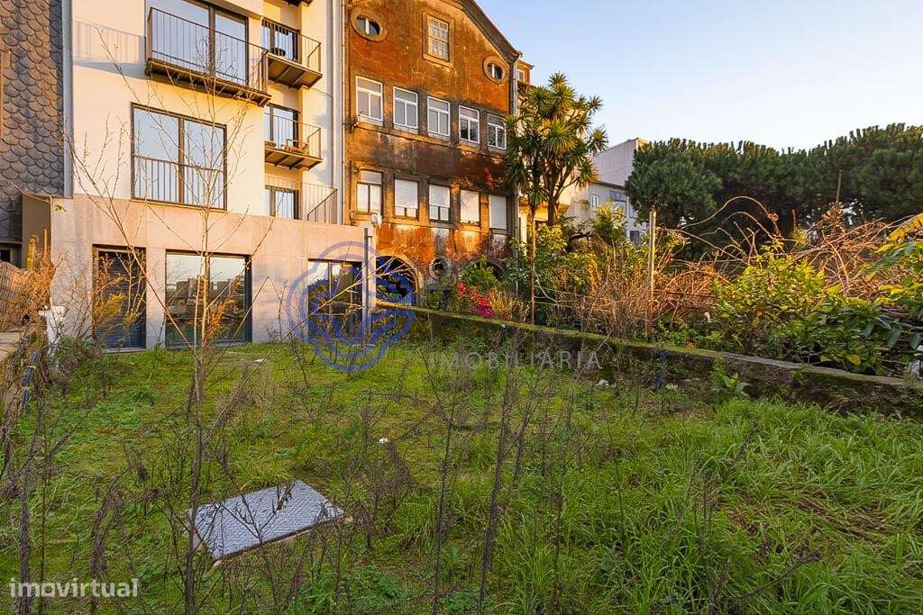 T2 | JARDIM PRIVATIVO 30 M2 | NOVO | ELEVADOR| HOSPITAL SANTO ANTÓNIO - Grande imagem: 2/15