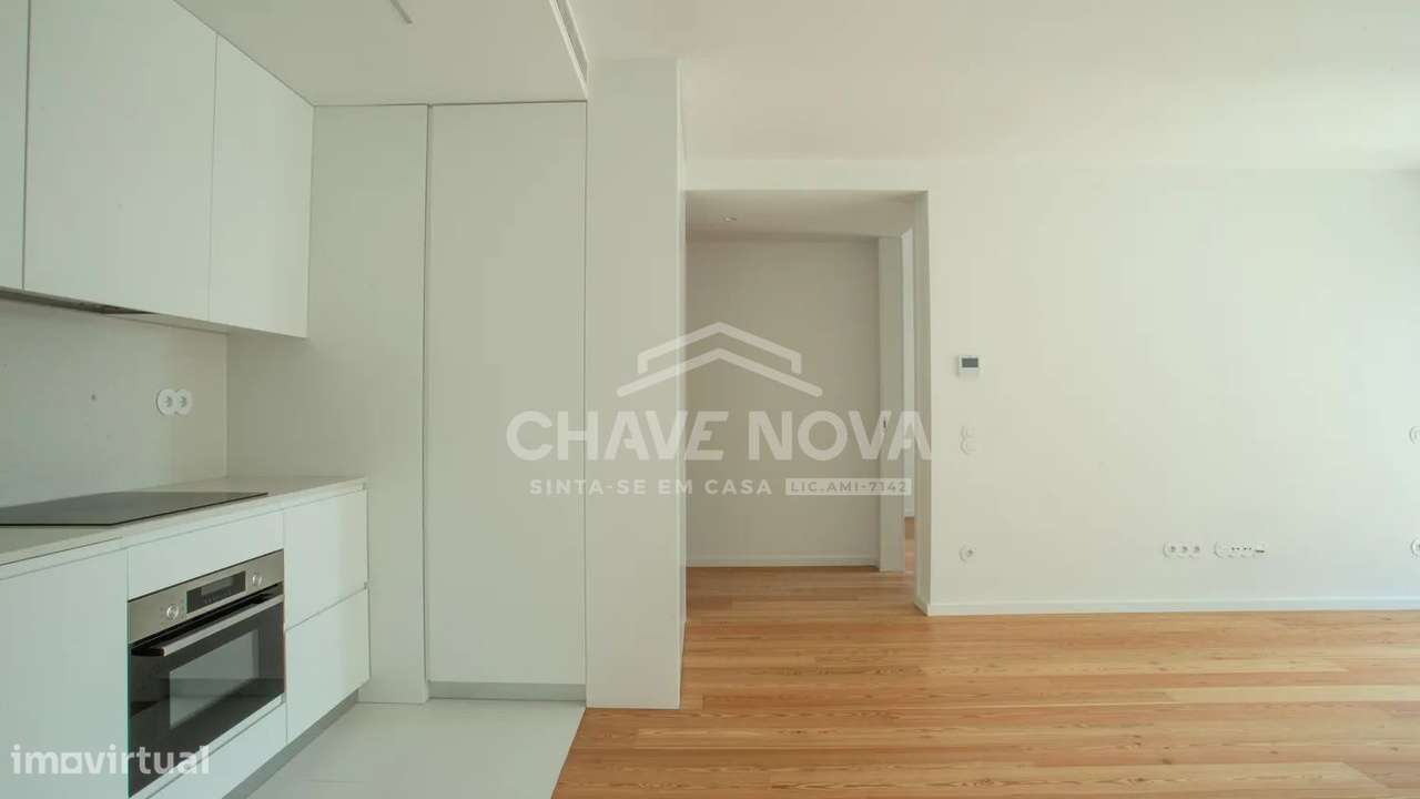 Apartamento T1 c/ Vista Mar, Varanda, Garagem e Excelentes Comodidades-13