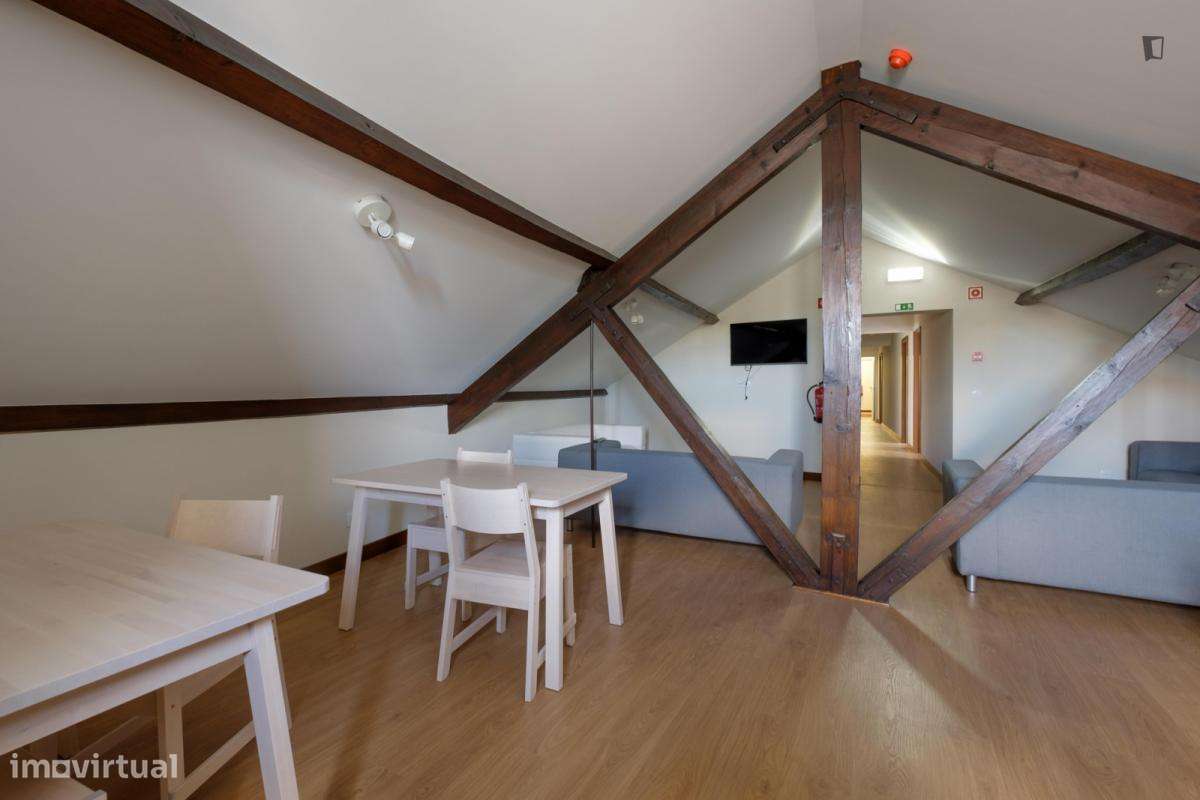 Quarto - localizado em Baixa Coimbra - Grande imagem: 3/9