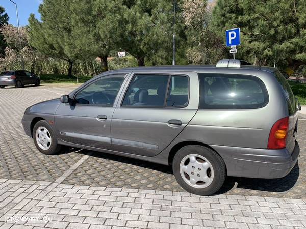 Renault Mégane Break 1.4 16V RXE AC - 9